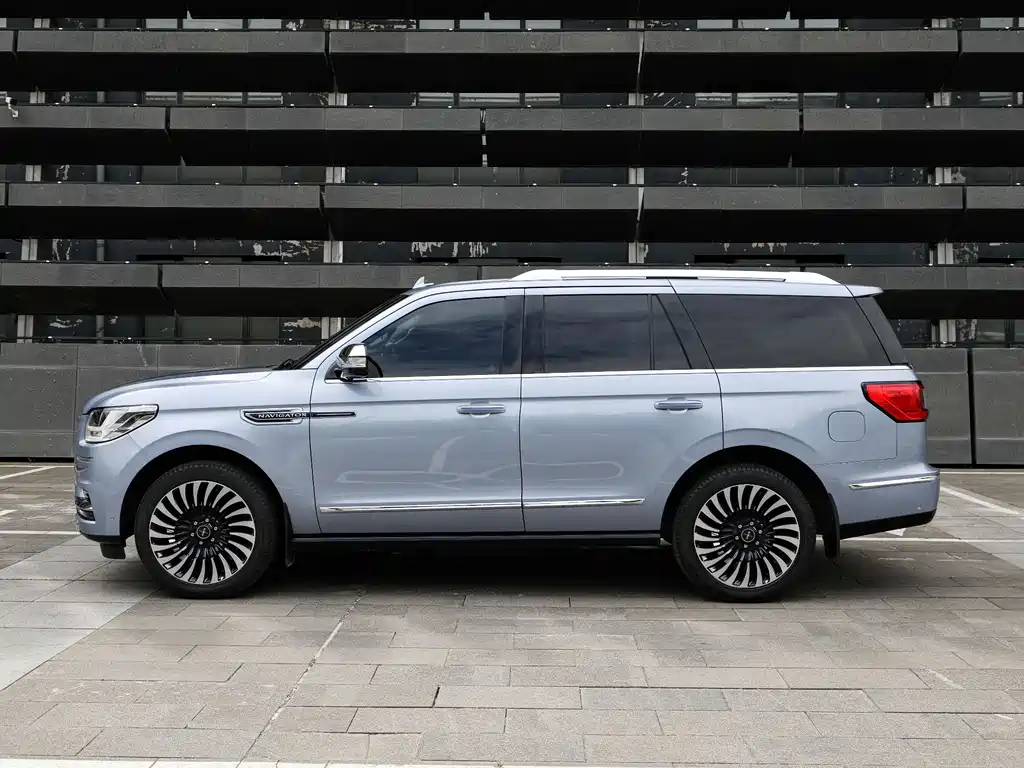 Lincoln Navigator — миниатюра 4