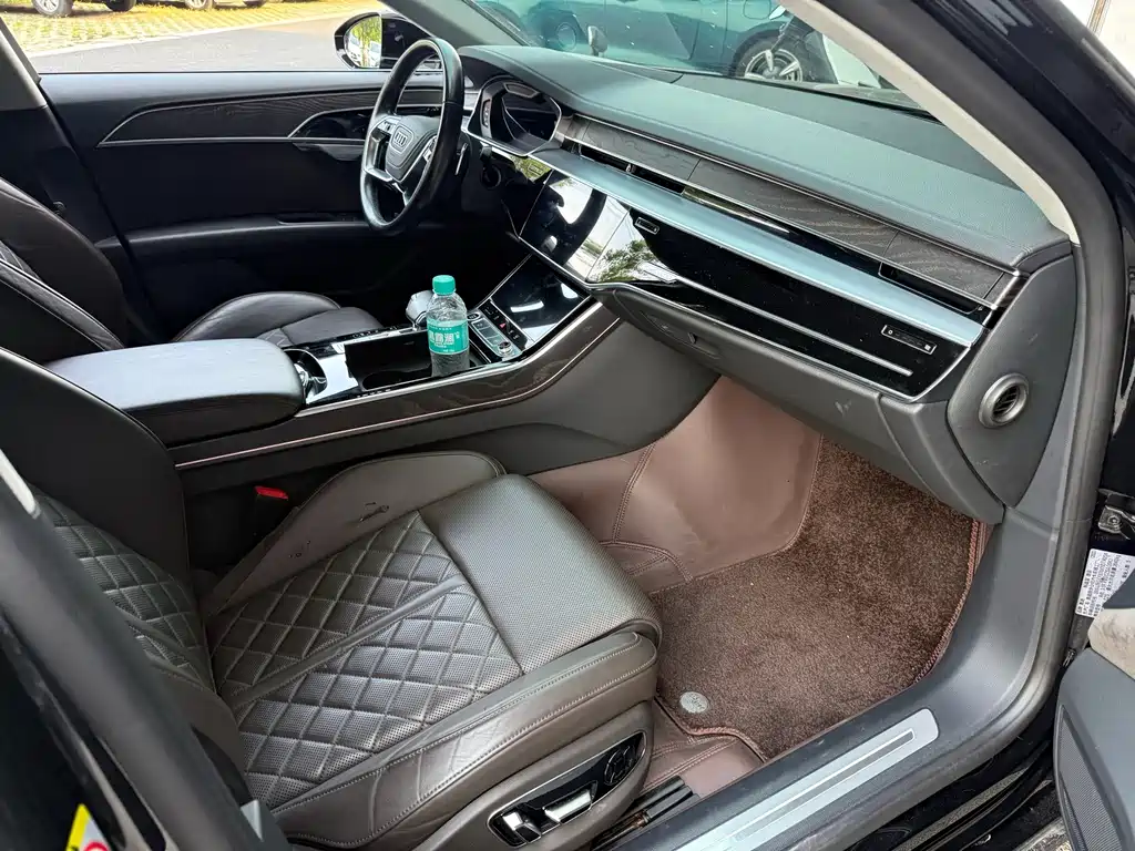 Audi A8 — миниатюра 5