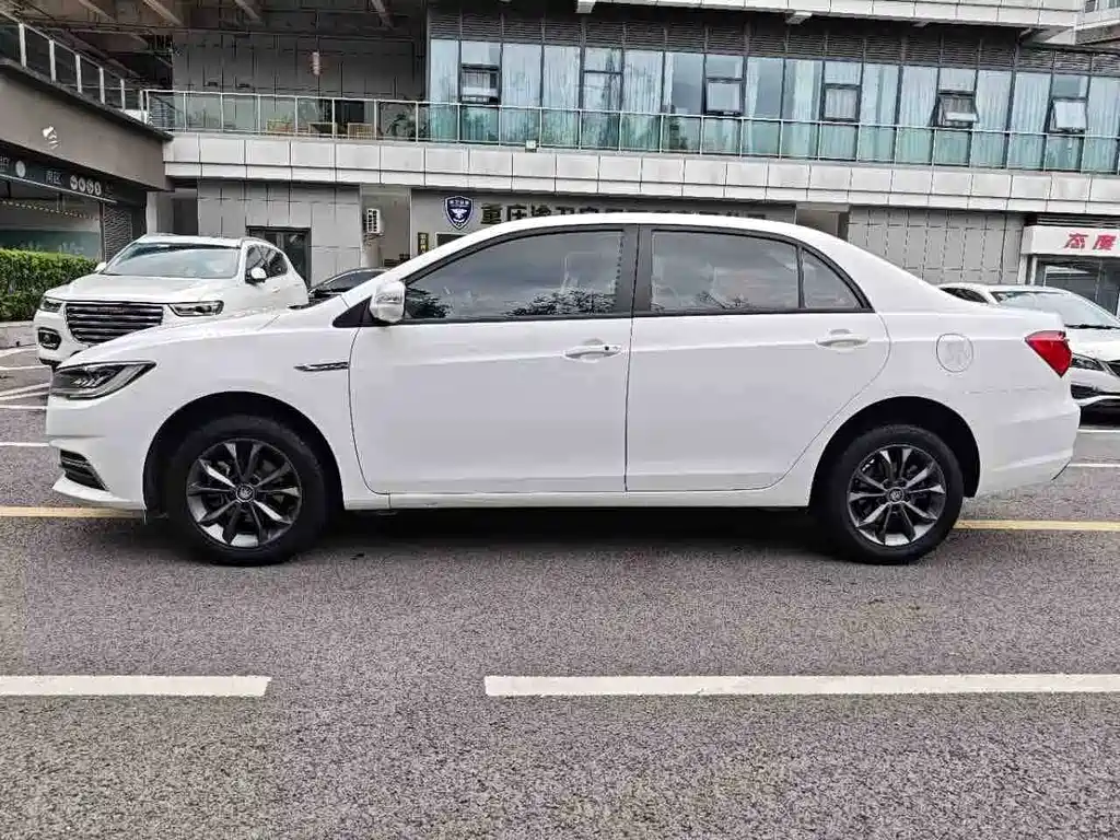 BYD Qin — миниатюра 10