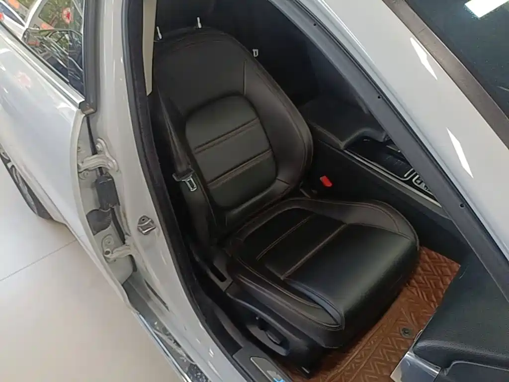 Jaguar XEL — миниатюра 25