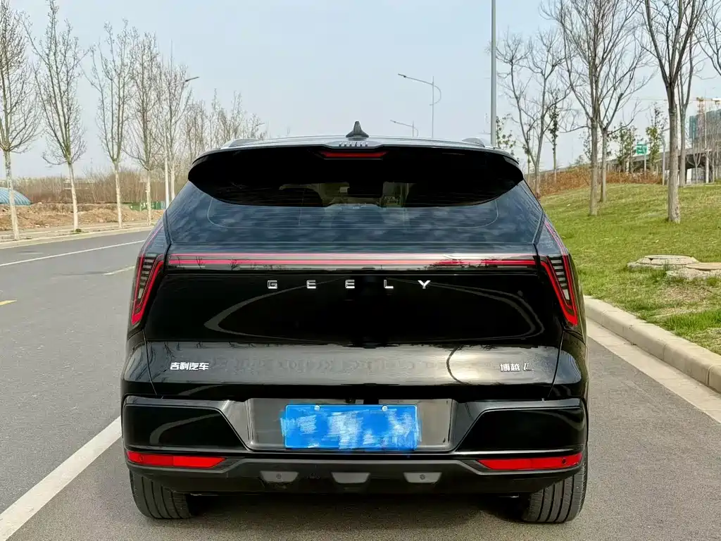 Geely Boyue L — миниатюра 8