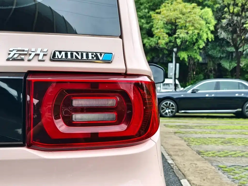 Wuling MINIEV — миниатюра 8