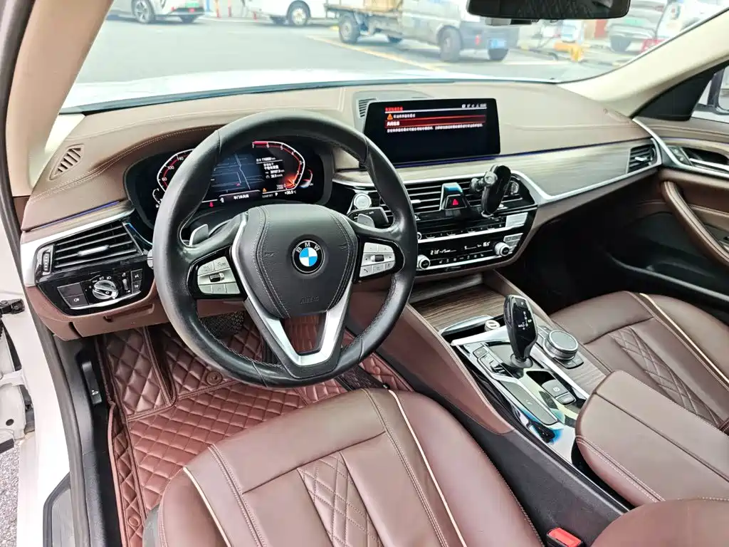 BMW 5 Series — миниатюра 12