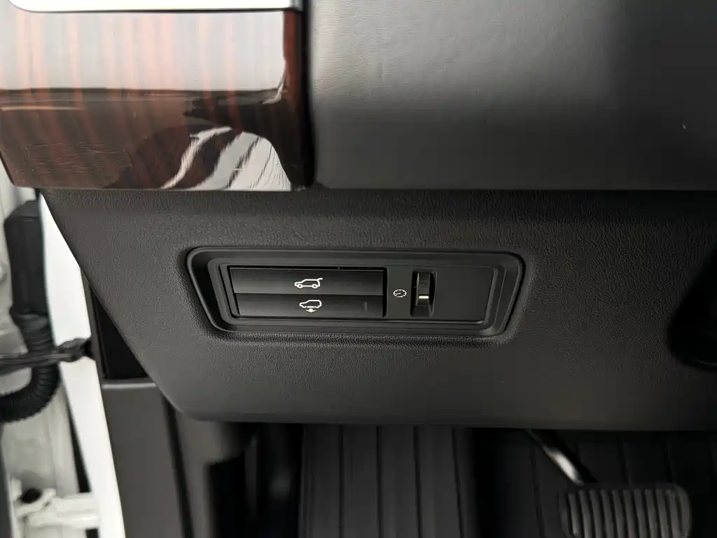 Land Rover Range Rover — миниатюра 21