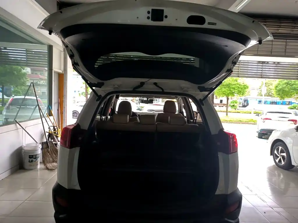 Toyota RAV4 — миниатюра 19