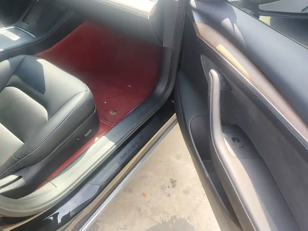 Tesla Model 3 — миниатюра 12