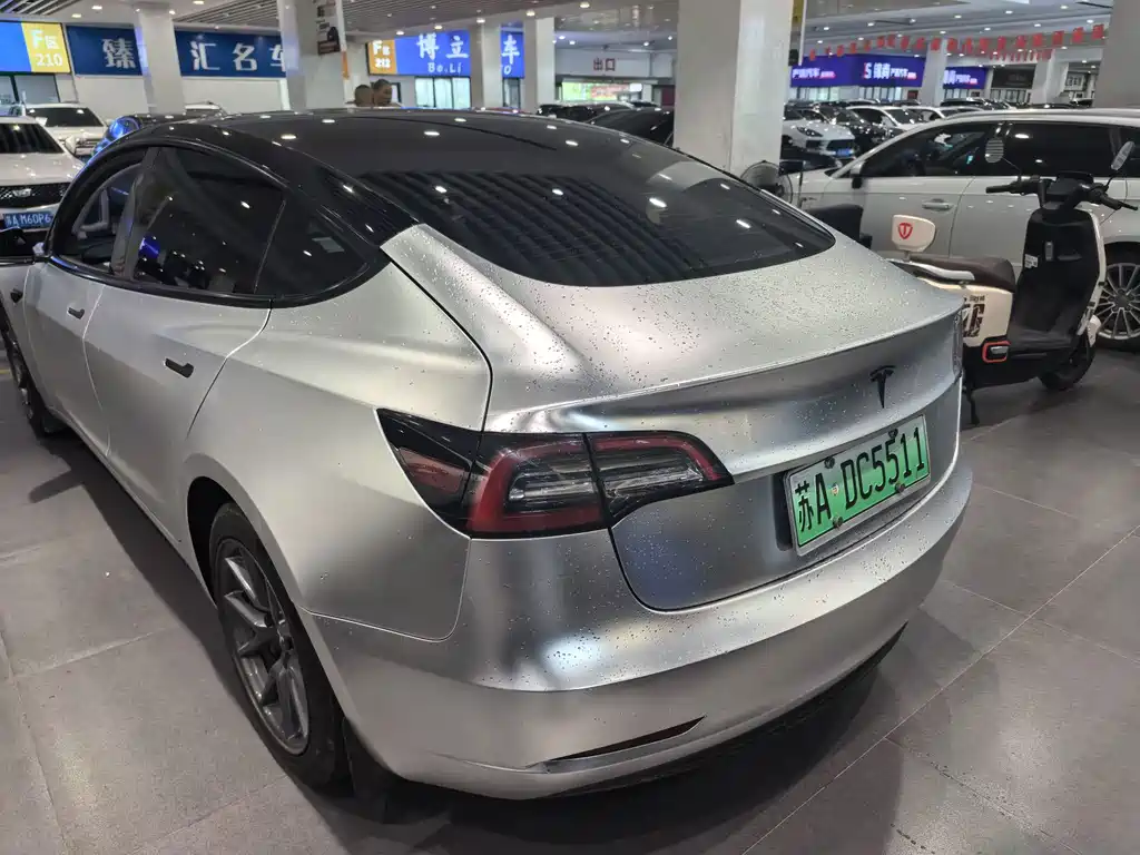 Tesla Model 3 — миниатюра 5