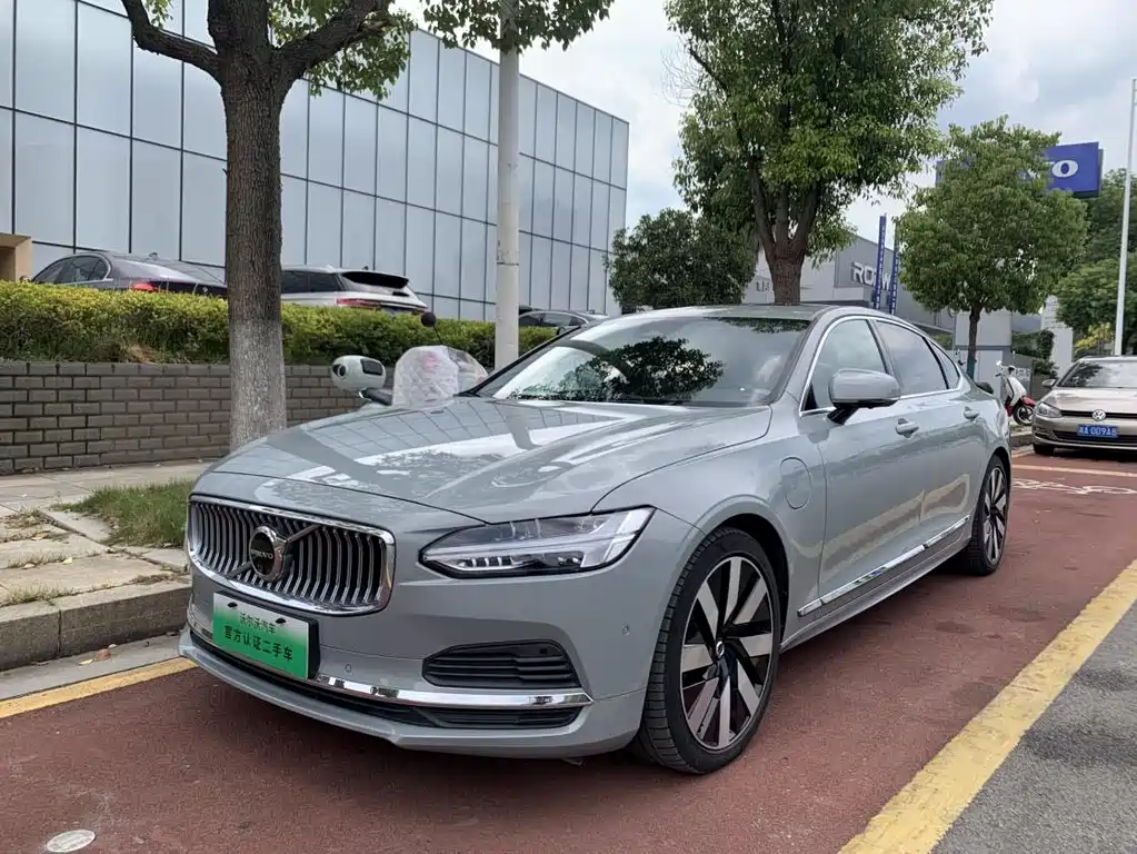 Volvo S90 PHEV 2023