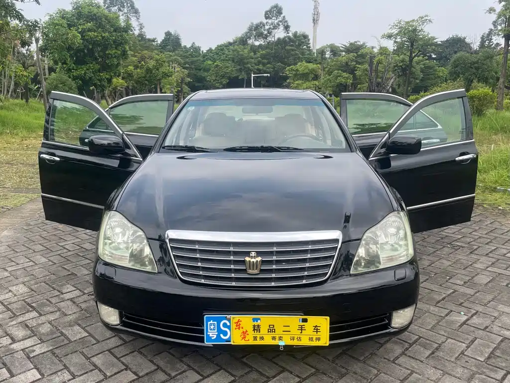 Toyota Crown — миниатюра 9