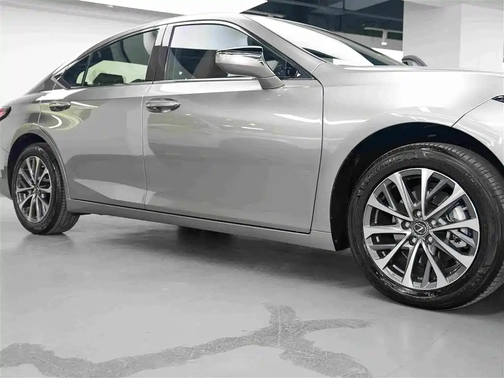 Lexus ES — миниатюра 14