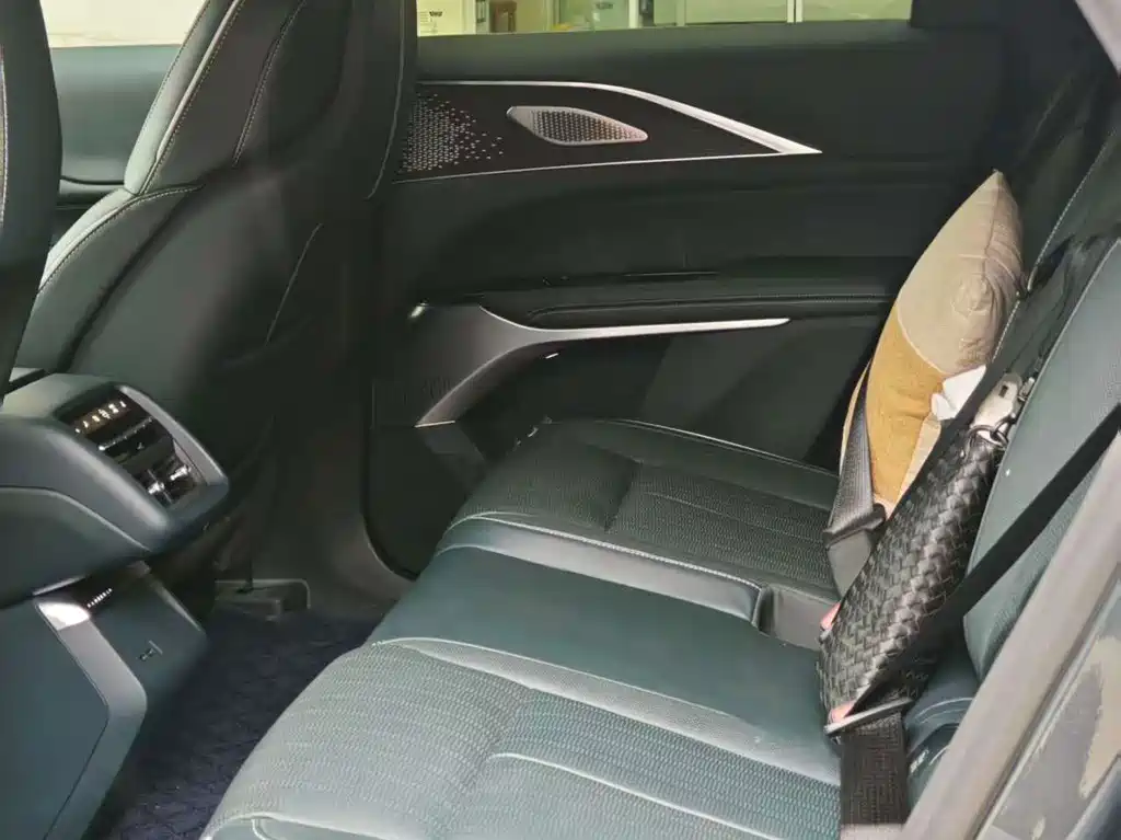 Cadillac Lyriq — миниатюра 8