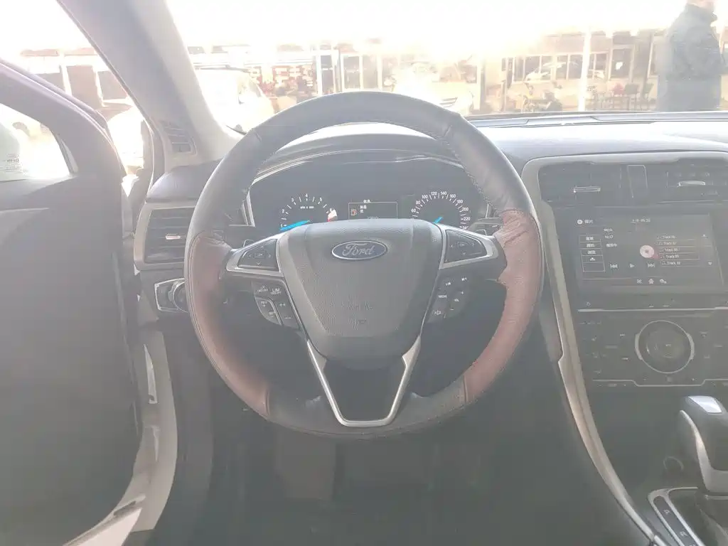 Ford Mondeo — миниатюра 11