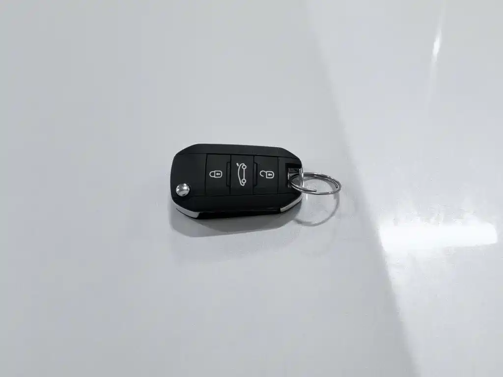 Peugeot 408 — миниатюра 19