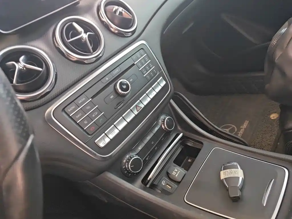 Mercedes-Benz GLA — миниатюра 13