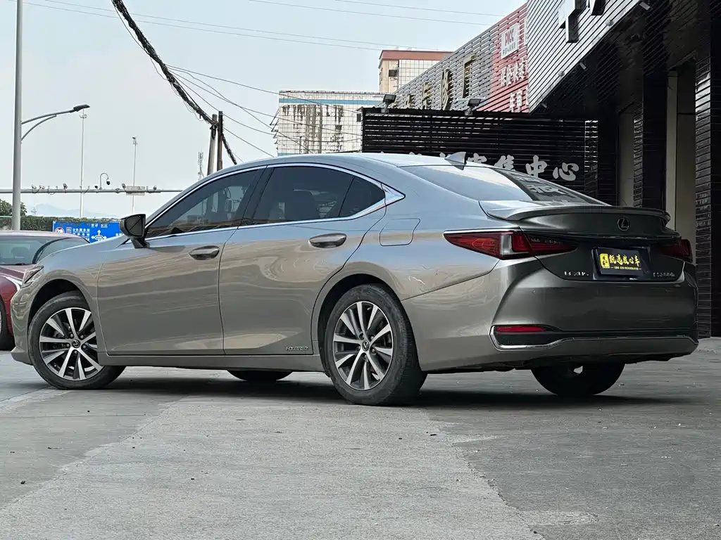 Lexus ES — миниатюра 6