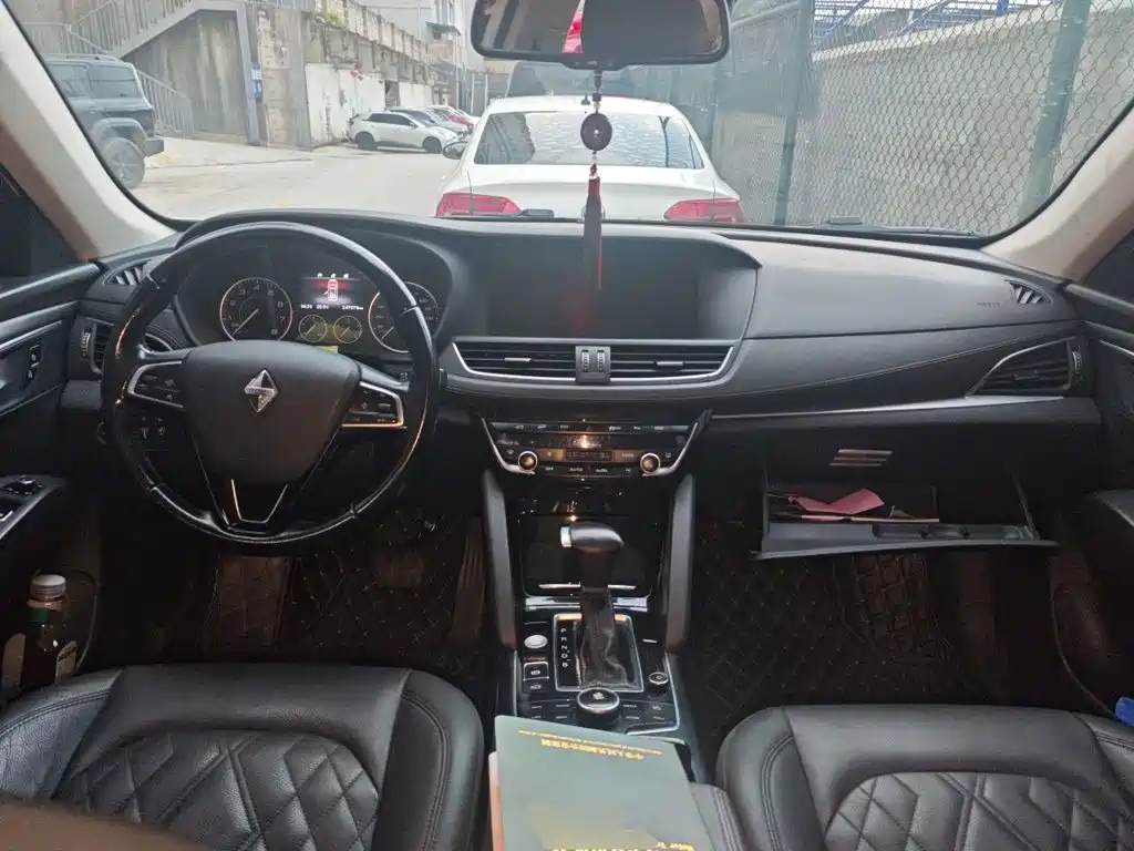 Borgward BX7 — миниатюра 10