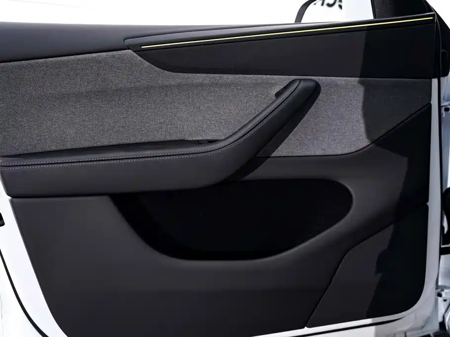 Tesla Model Y — миниатюра 17