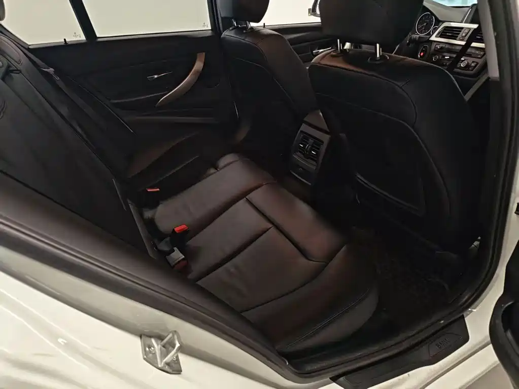 BMW 3 Series — миниатюра 10