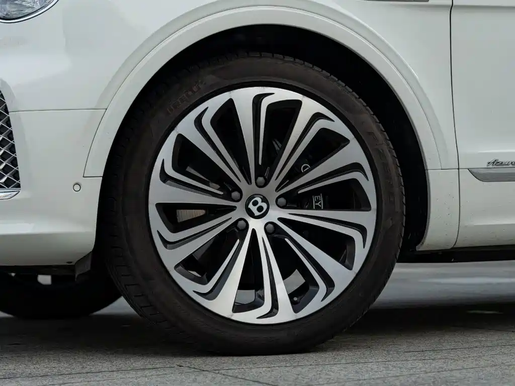 Bentley Bentayga — миниатюра 7