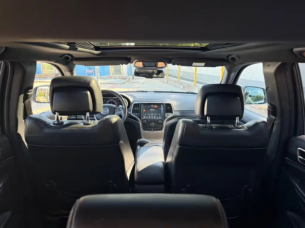 Jeep Grand Cherokee (Import) — миниатюра 24