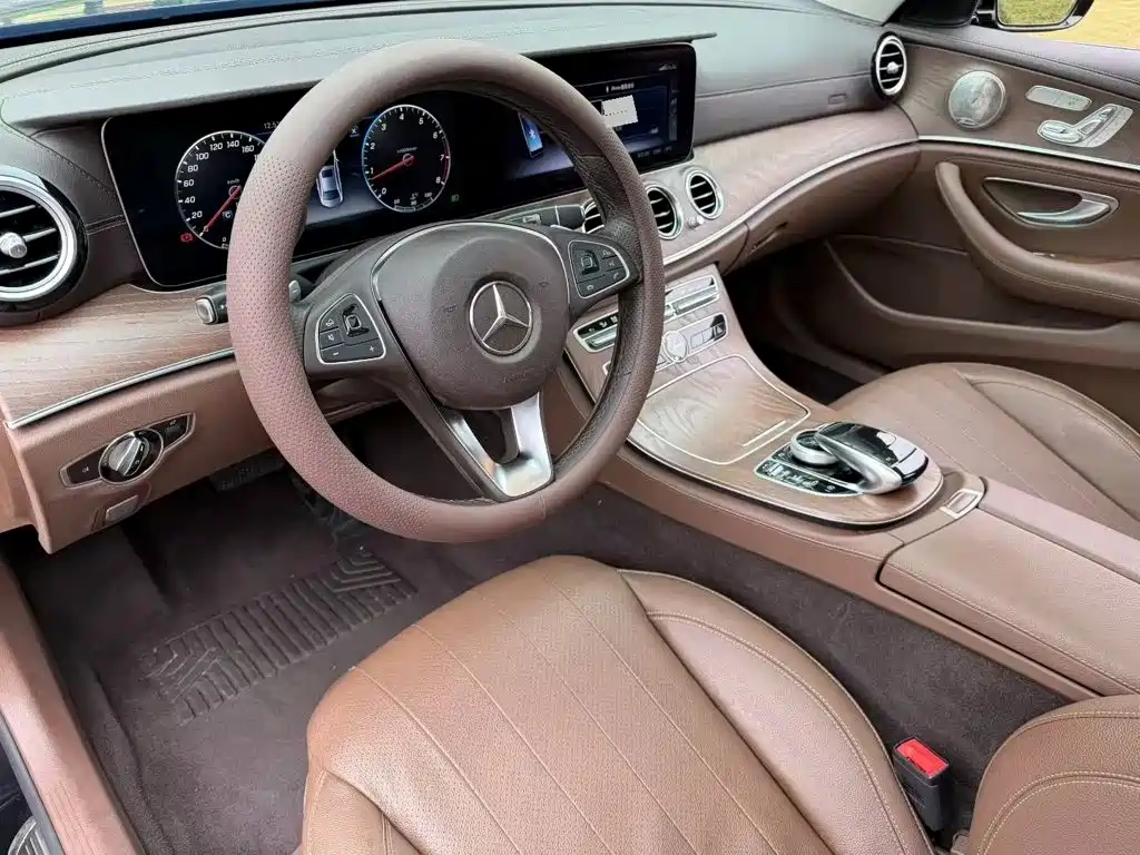 Mercedes-Benz E-Class — миниатюра 6