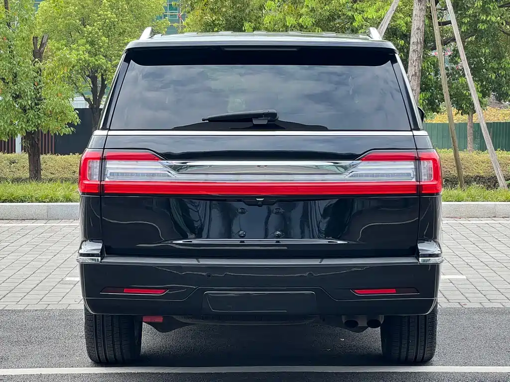 Lincoln Navigator — миниатюра 16