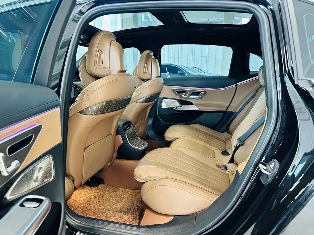 Mercedes-Benz E-Class — миниатюра 9