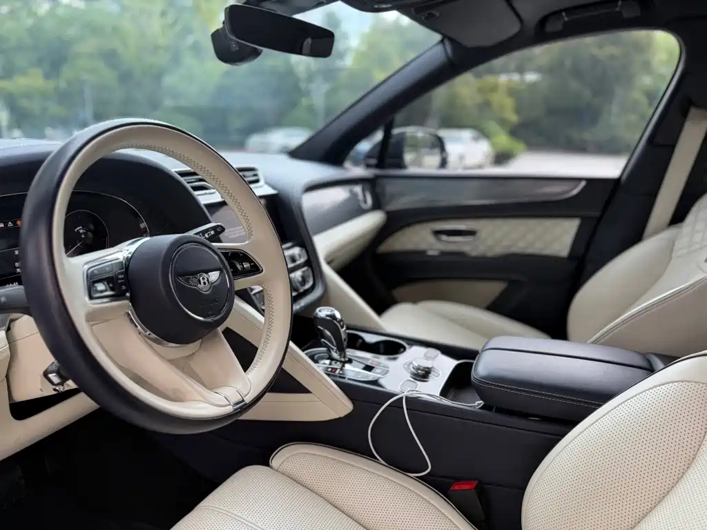 Bentley Bentayga — миниатюра 12