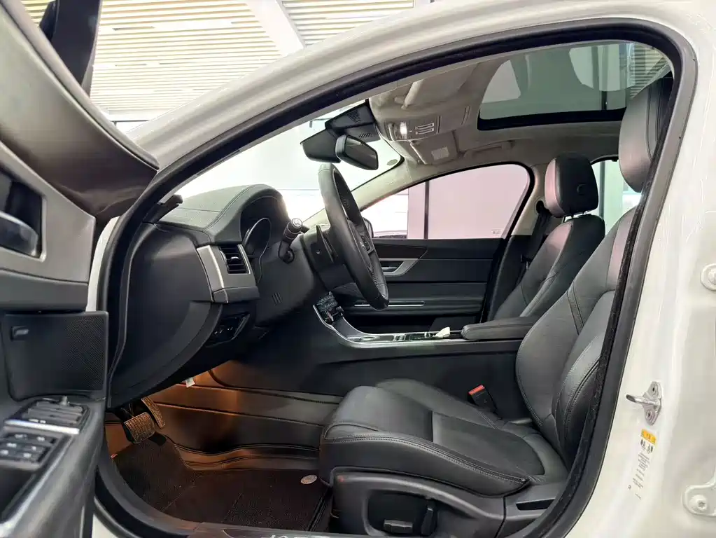 Jaguar XFL — миниатюра 6