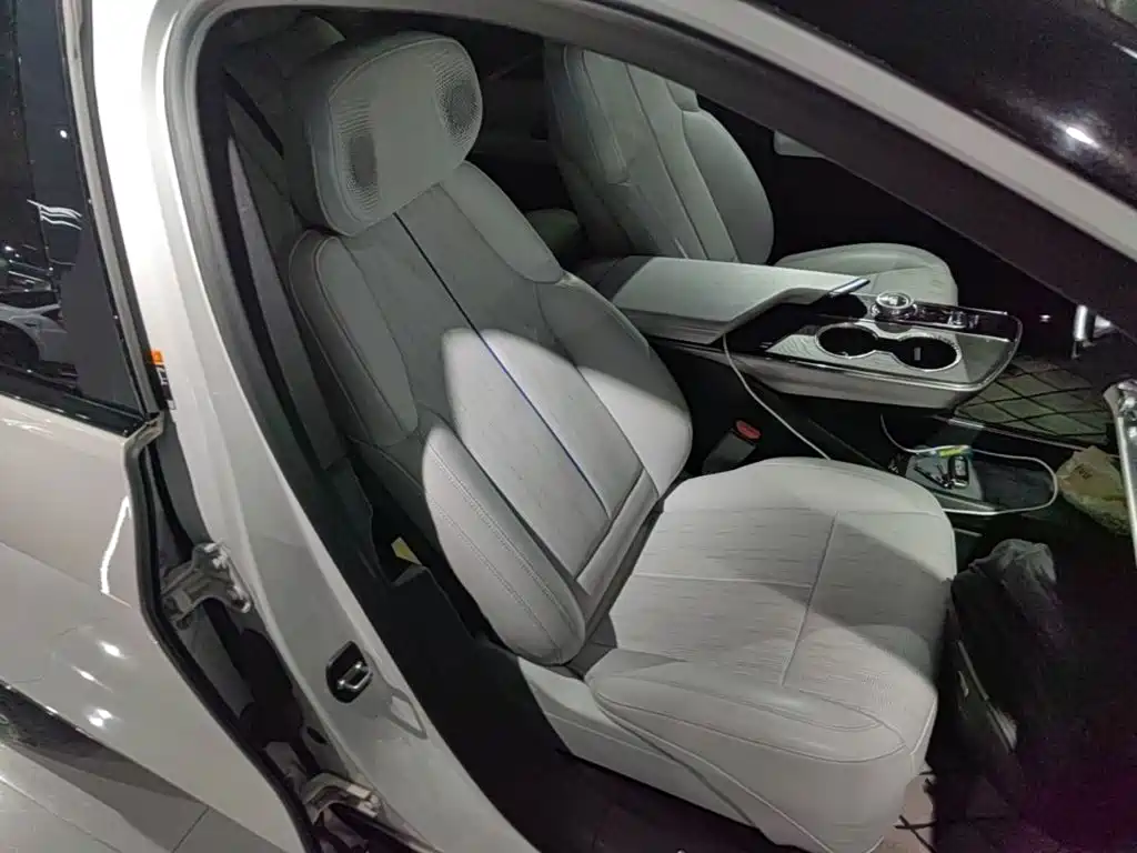 Cadillac Lyriq — миниатюра 25