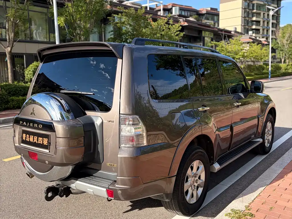 Mitsubishi Pajero (Import) — миниатюра 6