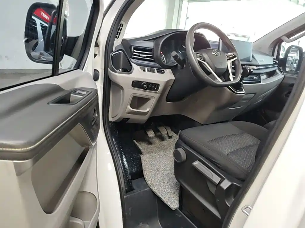 MAXUS V70 — миниатюра 16