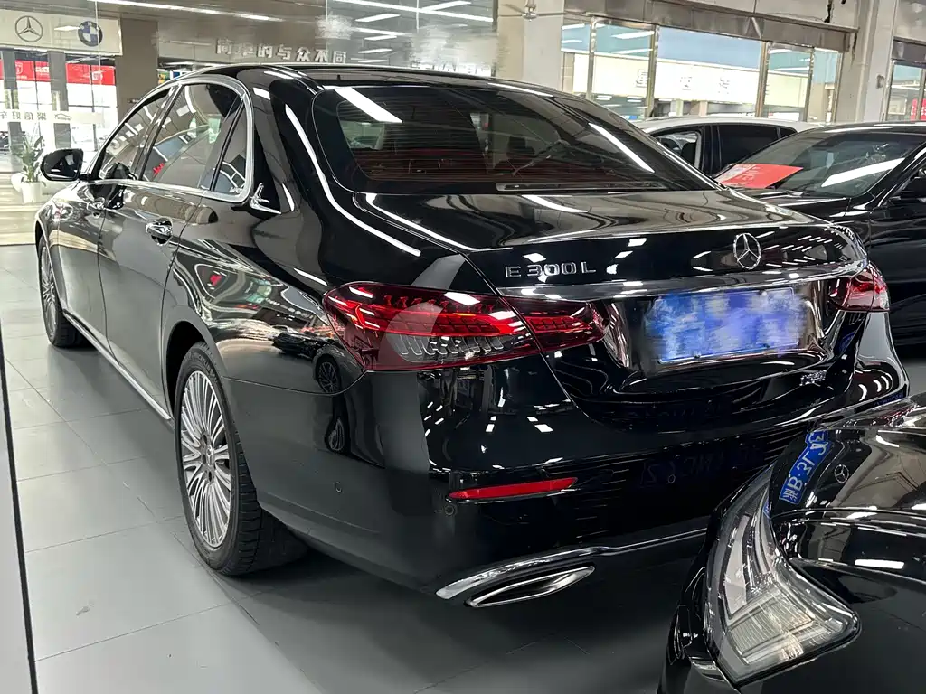 Mercedes-Benz E-Class — миниатюра 17