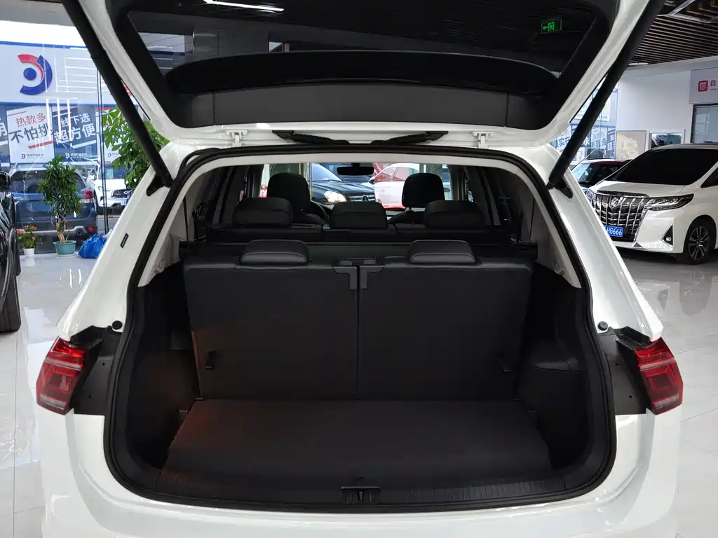 Volkswagen Tiguan L — миниатюра 14