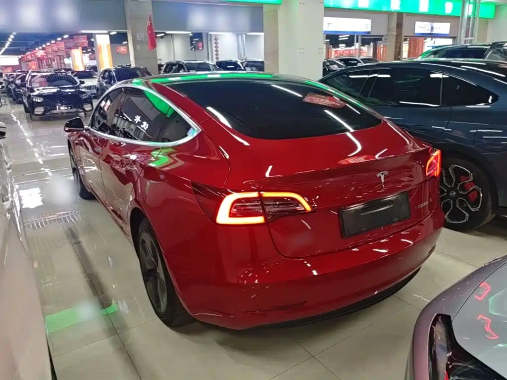 Tesla Model 3 — миниатюра 5