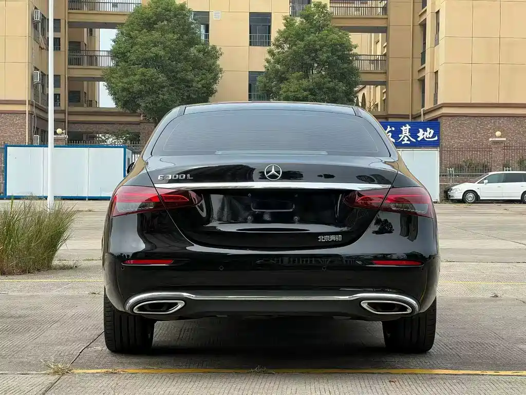 Mercedes-Benz E-Class — миниатюра 8