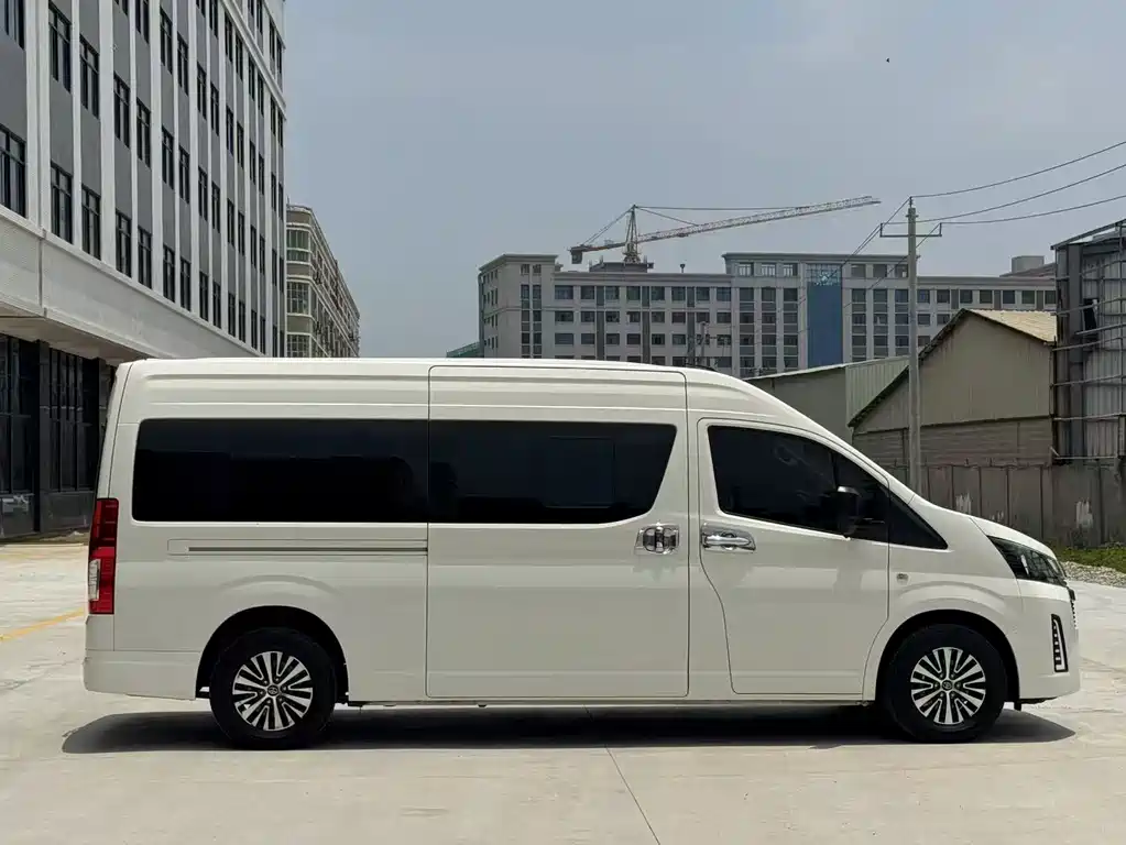 Toyota Hiace — миниатюра 9