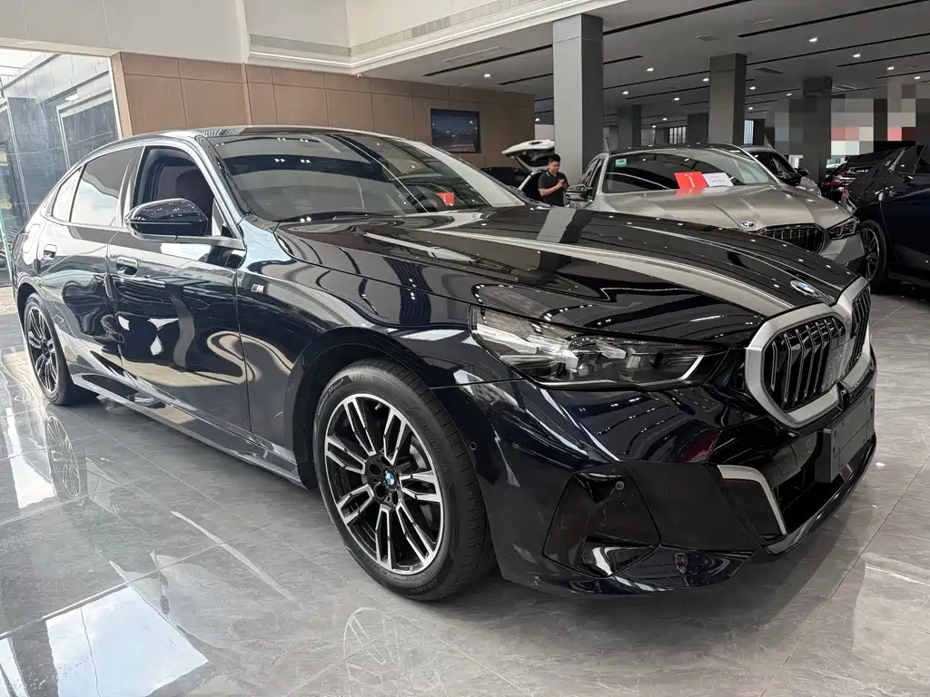 BMW 5 Series — миниатюра 2