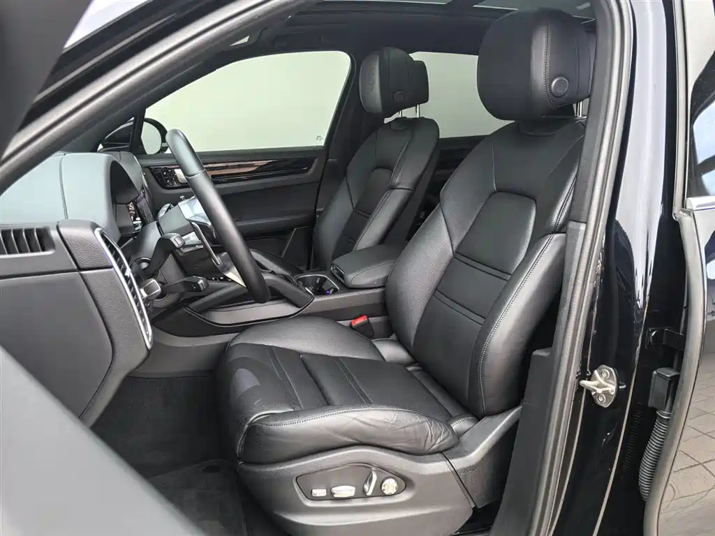 Porsche Cayenne — миниатюра 24