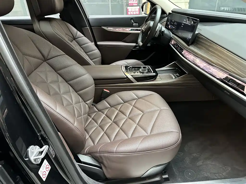 BMW 7 Series — миниатюра 7