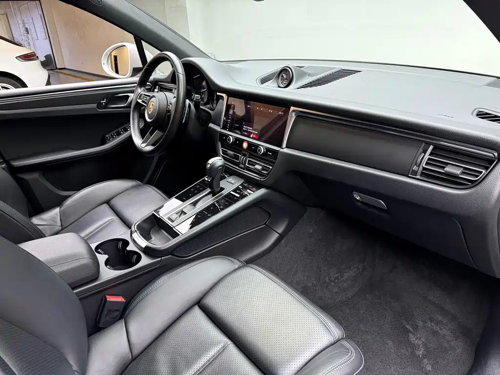 Porsche Macan — миниатюра 6