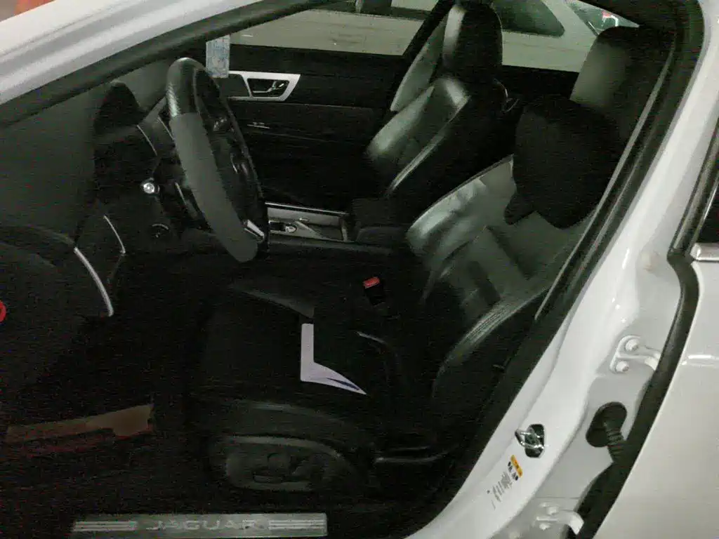Jaguar XF — миниатюра 16
