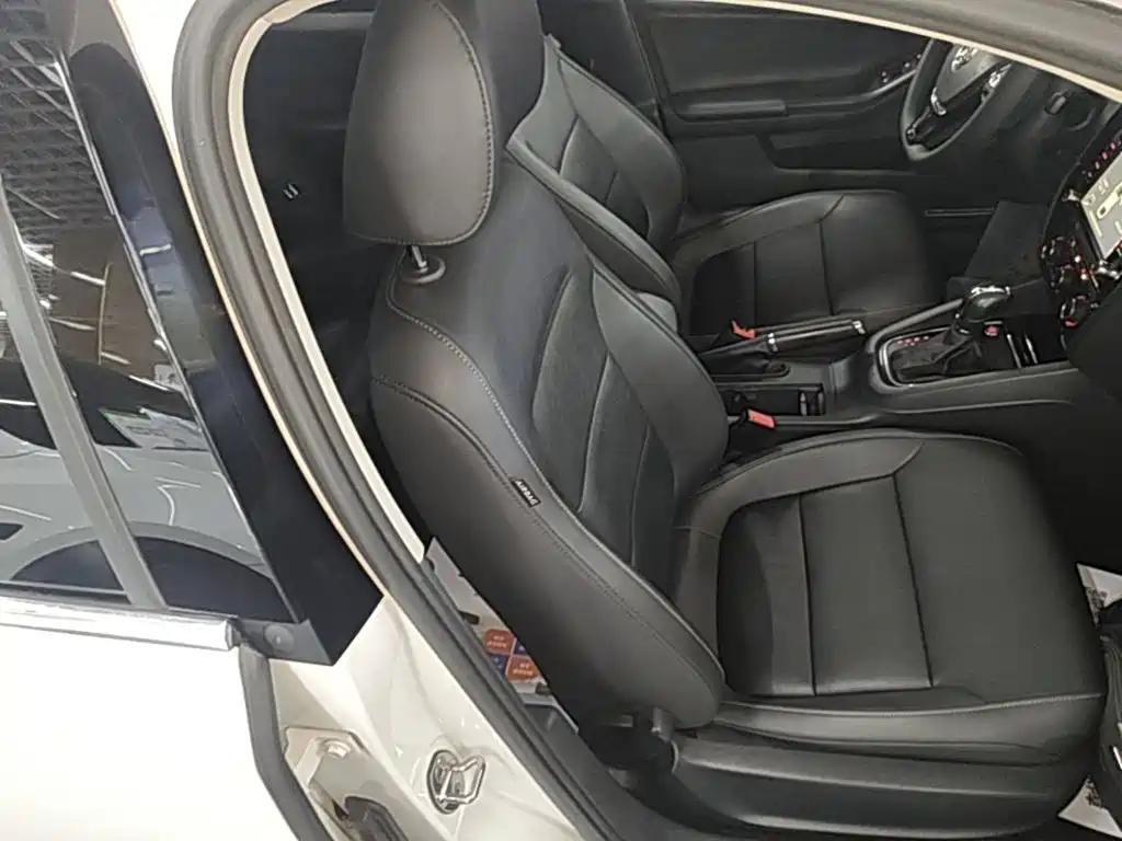 Volkswagen Sagitar — миниатюра 25