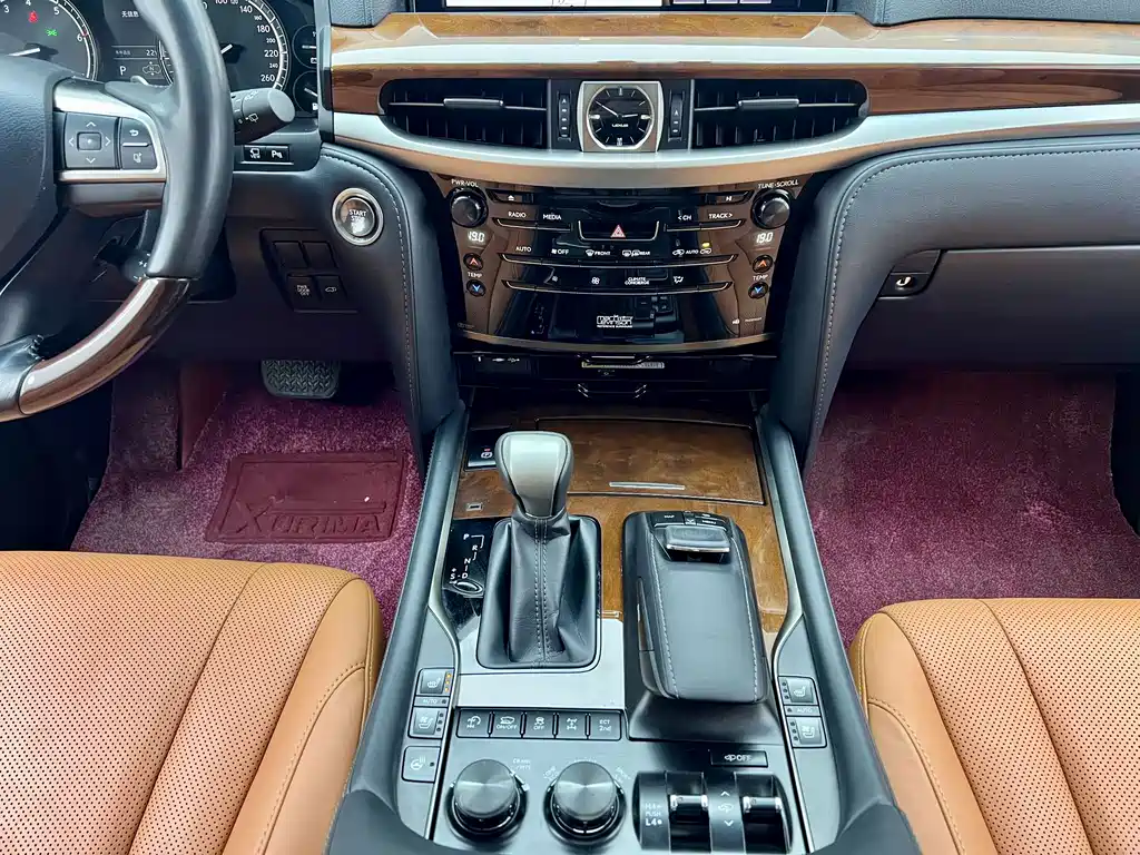 Lexus LX — миниатюра 36
