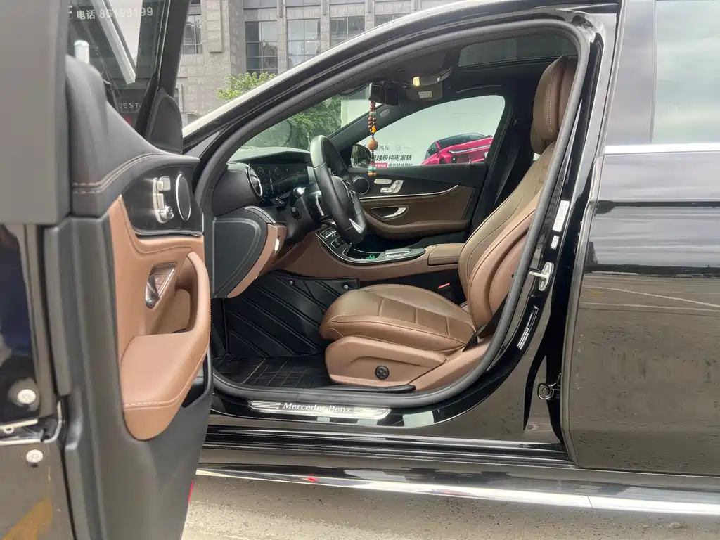Mercedes-Benz E-Class — миниатюра 5