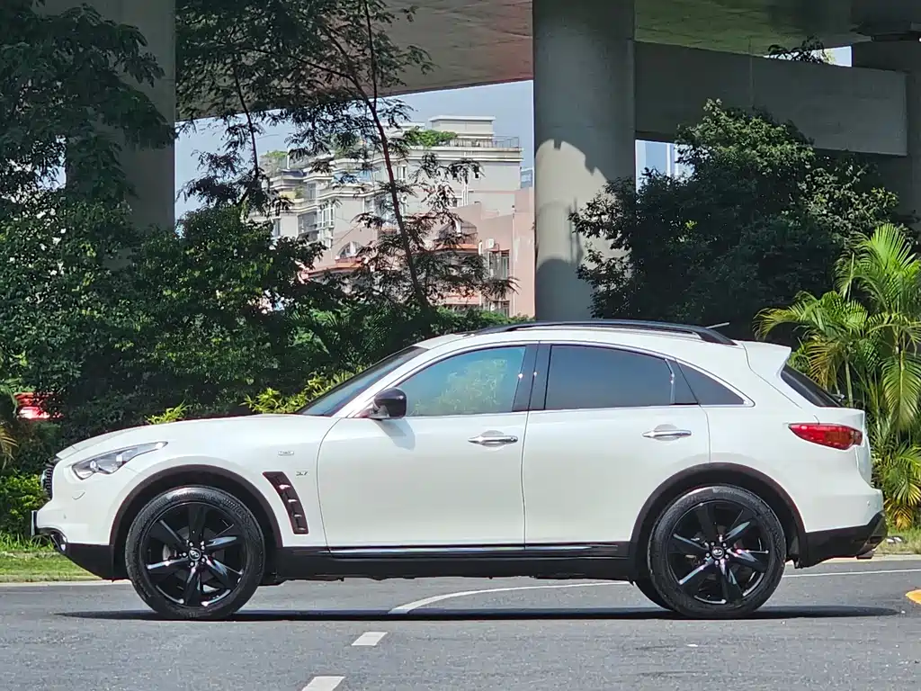 Infiniti QX70 — миниатюра 13