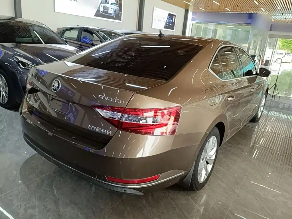Skoda Superb — миниатюра 7