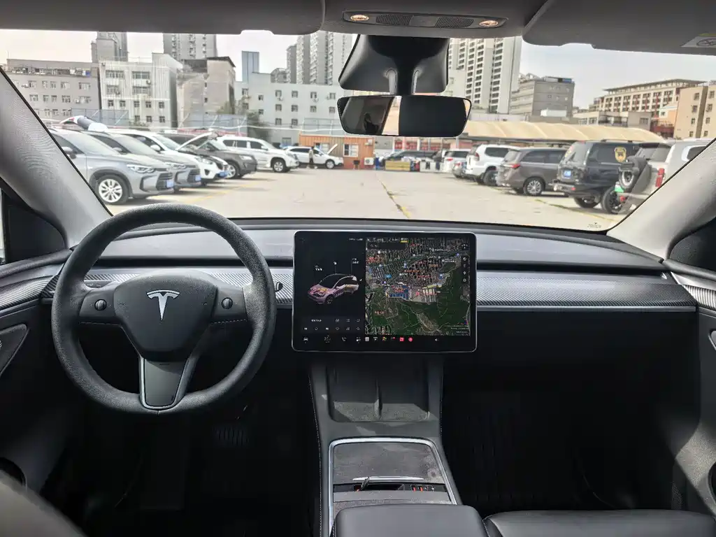 Tesla Model Y — миниатюра 5