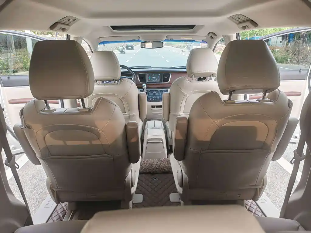 Buick GL8 — миниатюра 7