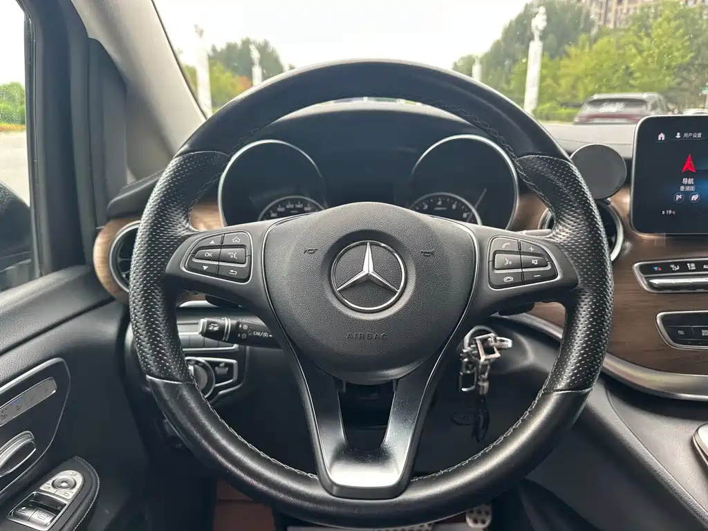 Mercedes-Benz V-Class — миниатюра 10